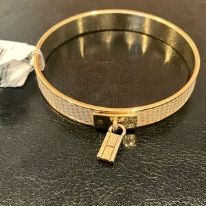 Tommy Hilfiger Bangle: 2/$20🎉
